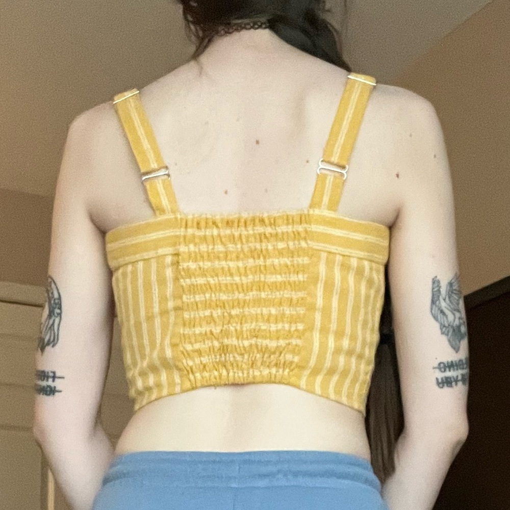 🌻 Yellow Cropped Tank - Picture 5 of 8